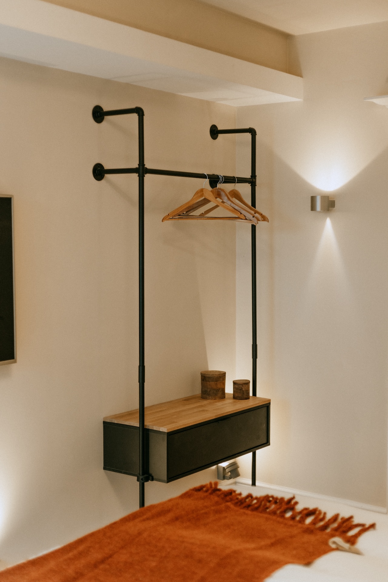 Kledingkast kamer B&B Tilburg Centrum